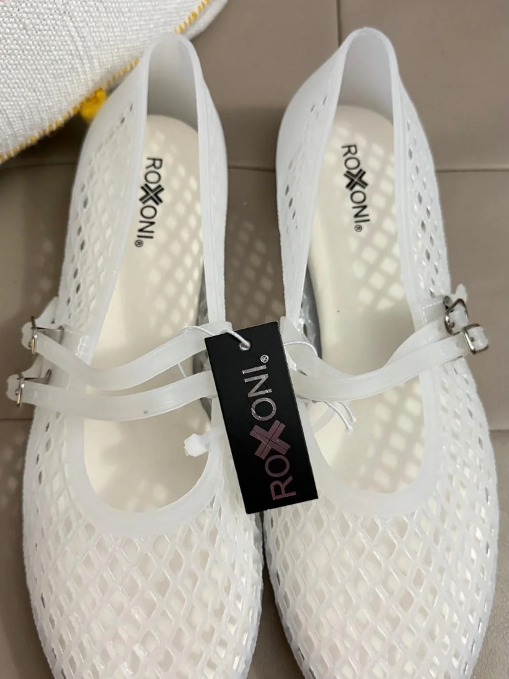 NWT ROXONI ROUND TOE DOUBLE BUCKLE WHITE MARY JANE JELLY FLATS SIZE 9 - Picture 7 of 8
